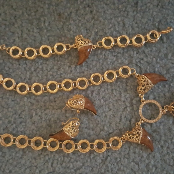 Jewelry - Picture 3 of 8